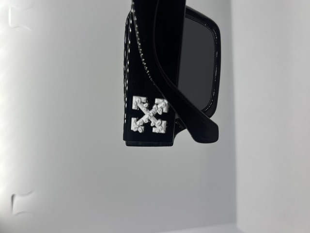 Off-White Black Frame, White Arrows